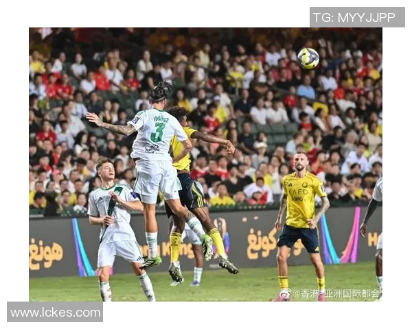 四大足球巨星的精彩人生与赛场传奇从足球到荣耀的辉煌轨迹