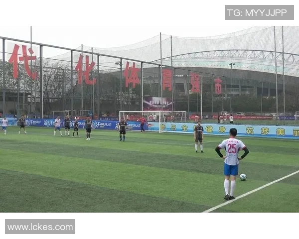 三里屯足球球星卡专卖店开启足球迷梦想之旅 品味独特收藏魅力